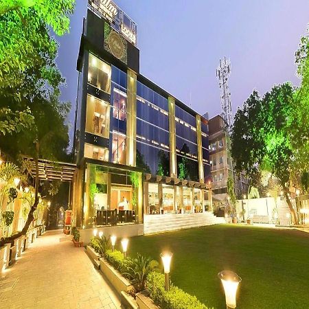 The Palm Spring A Boutique Hotel Naraina Neu-Delhi Exterior foto