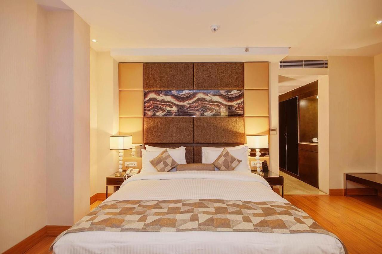 The Palm Spring A Boutique Hotel Naraina Neu-Delhi Exterior foto