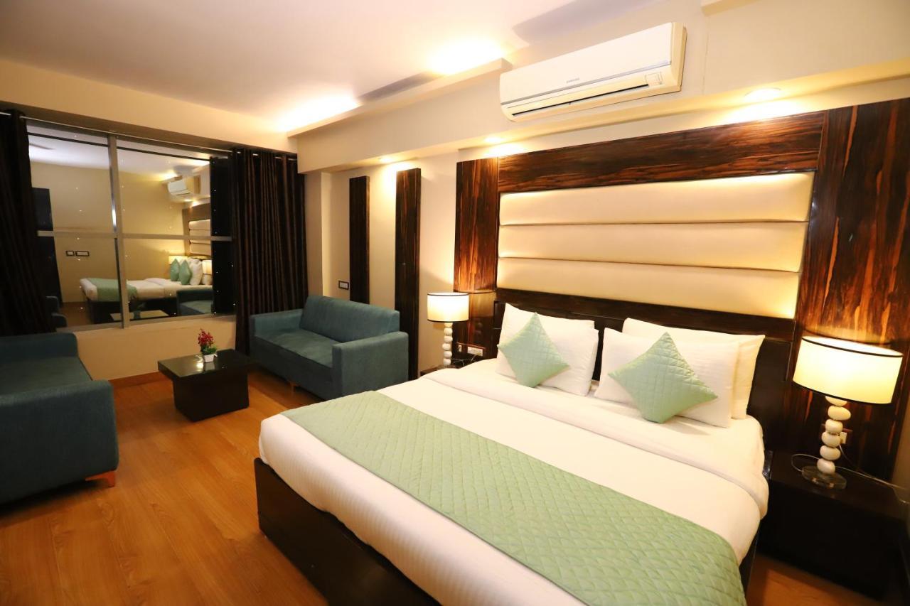 The Palm Spring A Boutique Hotel Naraina Neu-Delhi Exterior foto