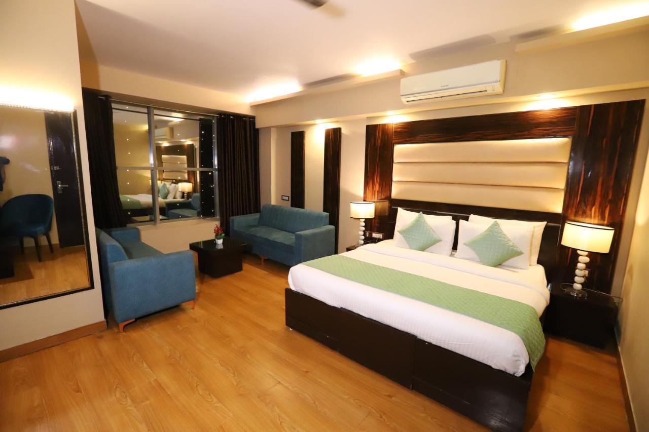 The Palm Spring A Boutique Hotel Naraina Neu-Delhi Exterior foto